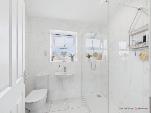 4 bed Detached for sale Image 11