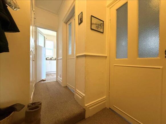 3 bed Flat for sale Image 4