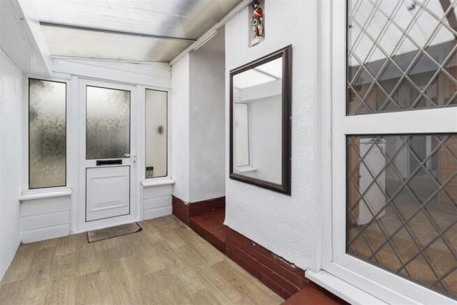 under cover side porch #2.jpg