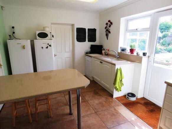 Kitchen 1.JPG