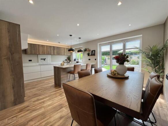 Open Plan Kitchen & Dining Room