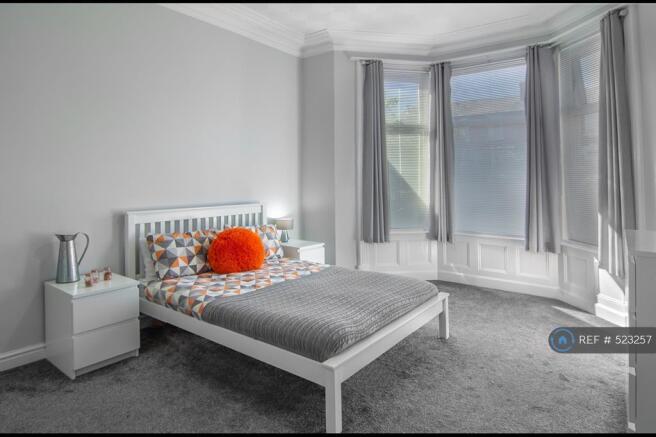 Extra Large Double Room Available