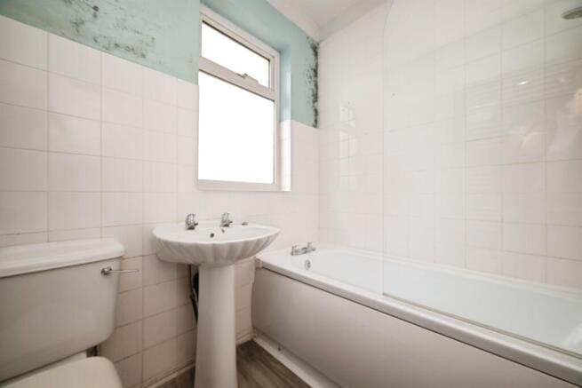 3 bed Semi-Detached for sale Image 10