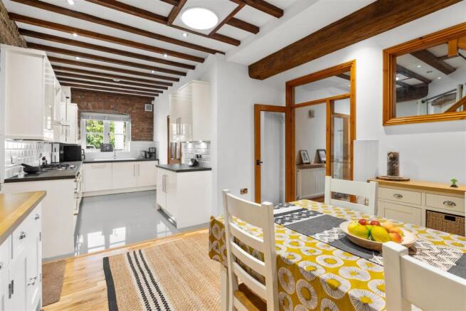 3 bed Terraced for sale Image 10