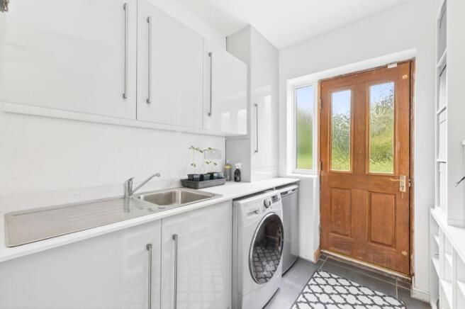 4 bed Detached for sale Image 10