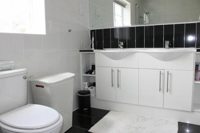 Master Bedroom En- Suite 