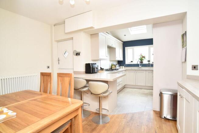 3 bed House for sale Image 4