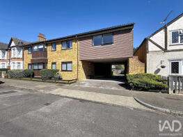 Flat 5, 137 Richmond Court, Richmond Avenue, Shoeburyness, Southend-on-sea SS3 9LF