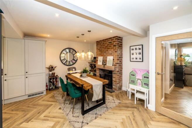4 bed Detached for sale Image 7