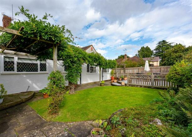 52 Station Road-gdn1.jpg