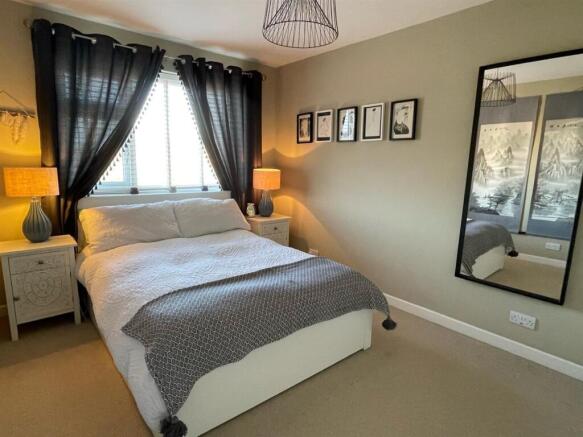 bedroom,,.jpg