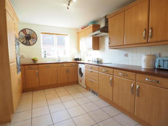 Modern Fitted Kitchen 444