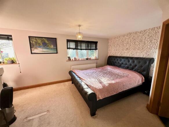 5 bed Detached to rent Image 12