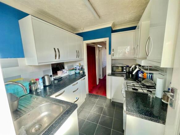 Cambridge Drive 6 Kitchen.jpg