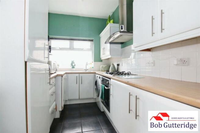 FITTED KITCHEN