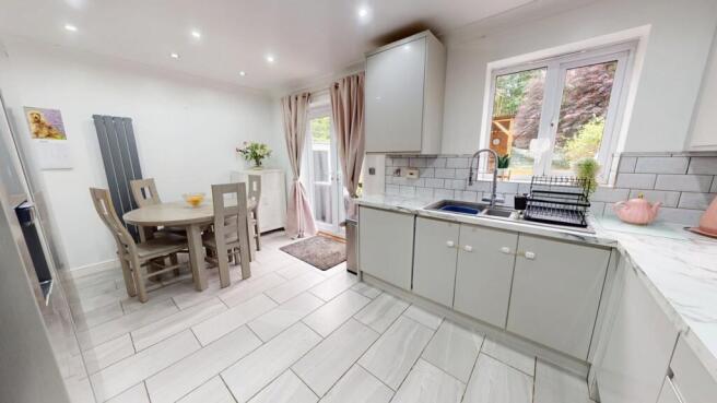 4 bed Semi-Detached for sale Image 5