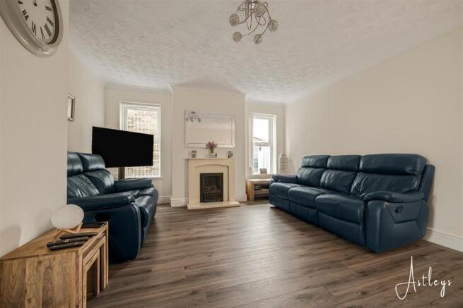 Lounge/Dining Room