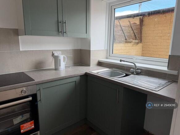 3 bed Terraced to rent Image 4
