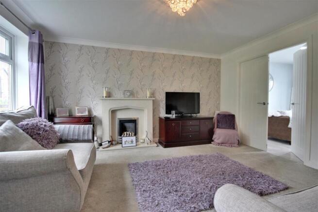 3 bed Link Detached House for sale Image 4