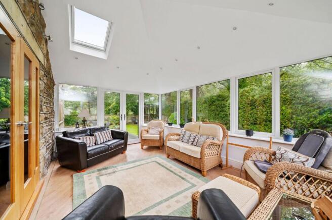 6 bed Detached for sale Image 7