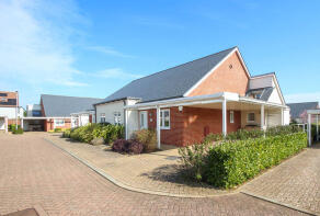 2, Hornbeam Way, Folkestone CT18 7SZ