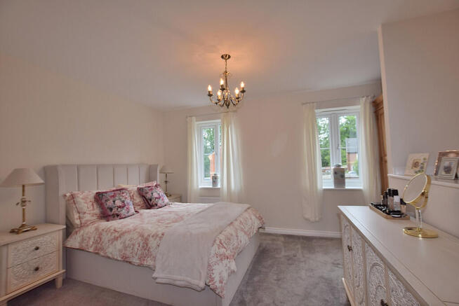 4 bed Detached for sale Image 10