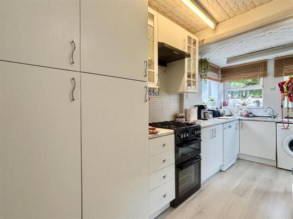 3 bed Semi-Detached for sale Image 4