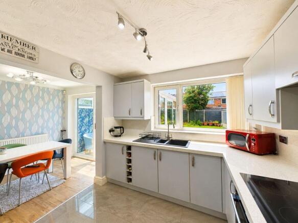 Manifold Close, Church Farm, Burntwood, WS7 9JR photo 4