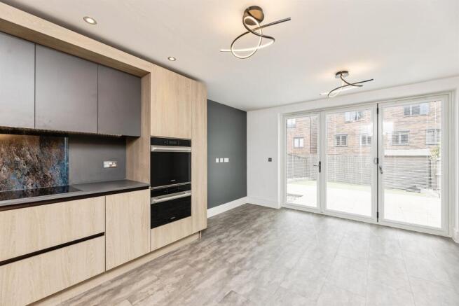 3 bed Semi-Detached for sale Image 8