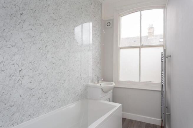 3 bed Detached to rent Image 7