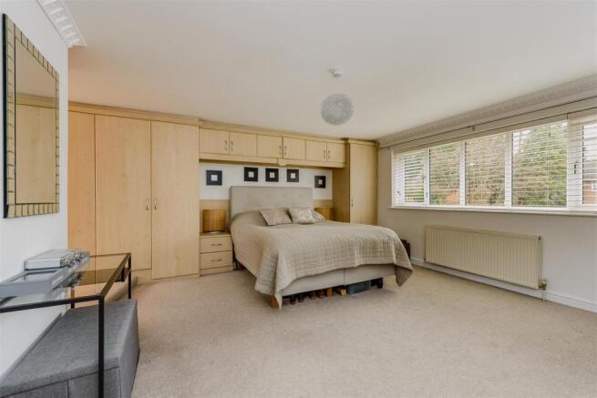 8284899-interior32-m