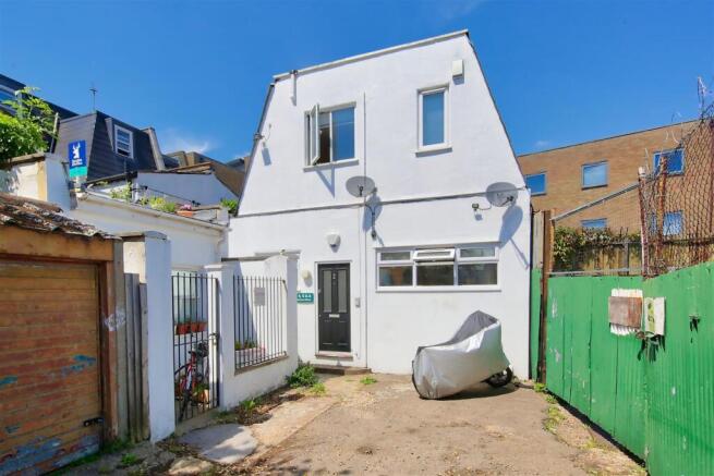 2_camborne_mews_image1_17384_4.jpg