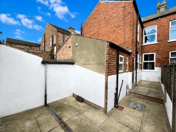 3 bed Terraced to rent Image 10