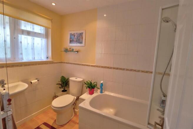 family bathroom.jpg