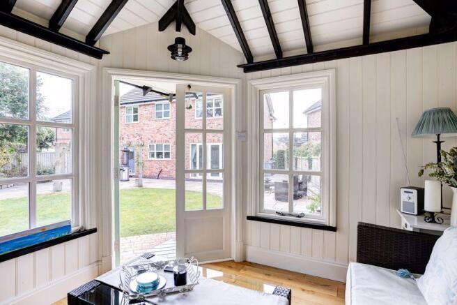 SUMMERHOUSE