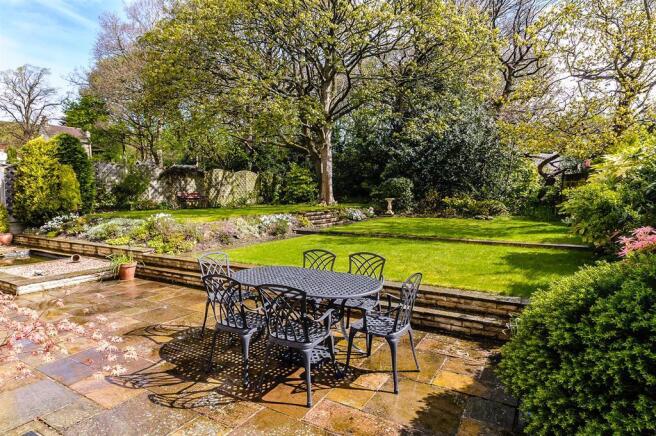 GARDEN TO THE REAR