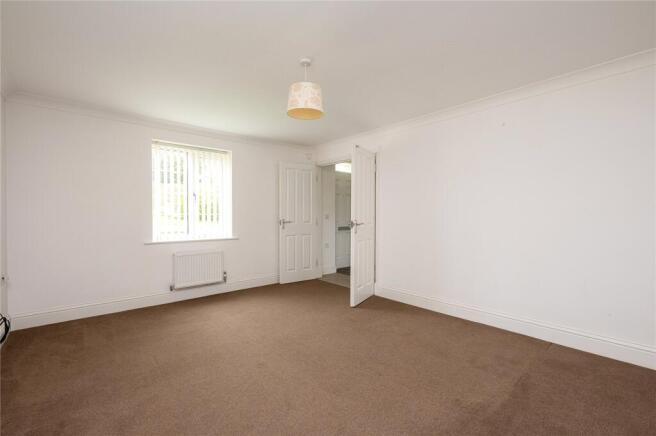 6 bed Detached for sale Image 10