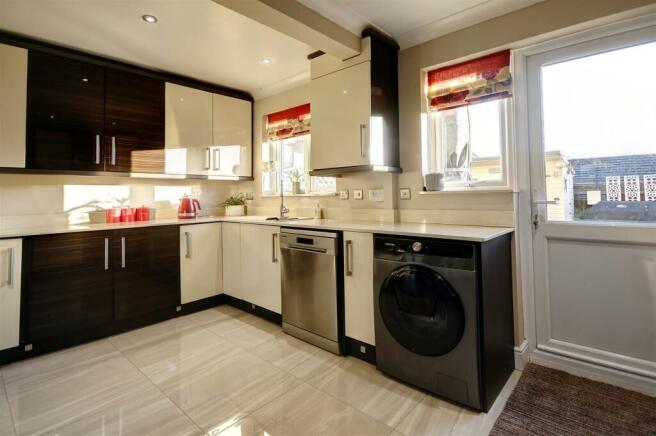 Kitchen 3.jpg