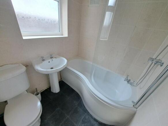 2 bed Terraced to rent Image 7