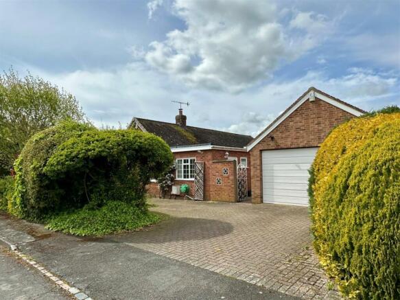REAR DRIVE & GARAGE