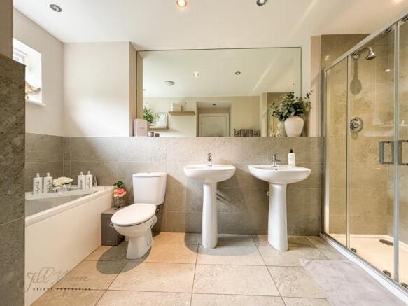 Master En-Suite