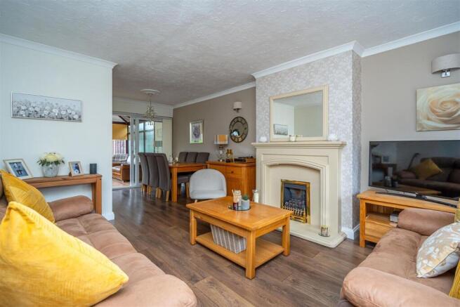 9 Sutherland Drive - Living Room.jpg