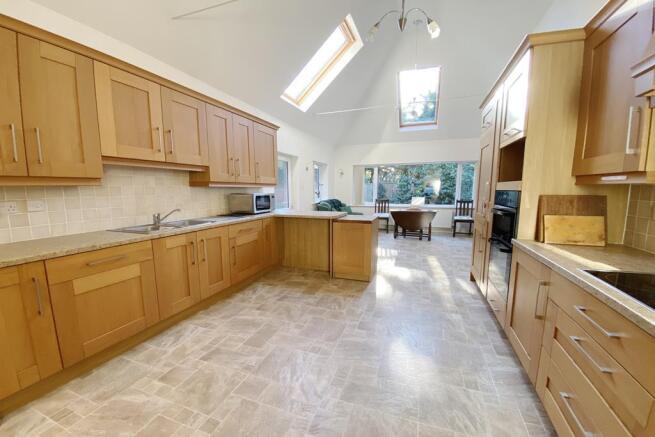 Golf Links Road, Ferndown, Dorset photo 4