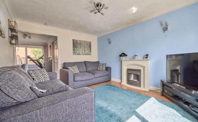 Lounge to front