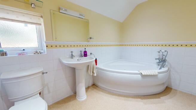 FAMILY BATHROOM