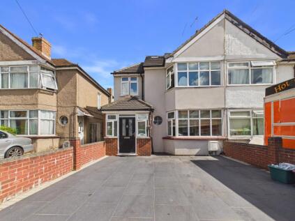 Cravan Avenue, Feltham, TW13