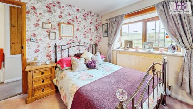 2 bed Terraced for sale Image 8