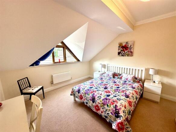 BEDROOM 2