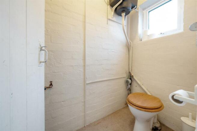 10 Hortonsfield Road, Yardley Gobion, NN12 (9).JPG