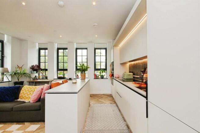 2 bed Apartment for sale Image 6